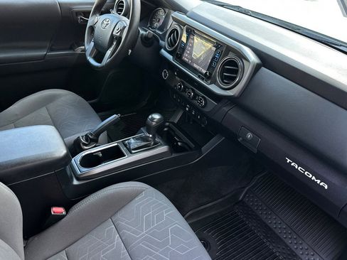 Used 2018 Toyota Tacoma TRD Sport w/ Technology Package image 14