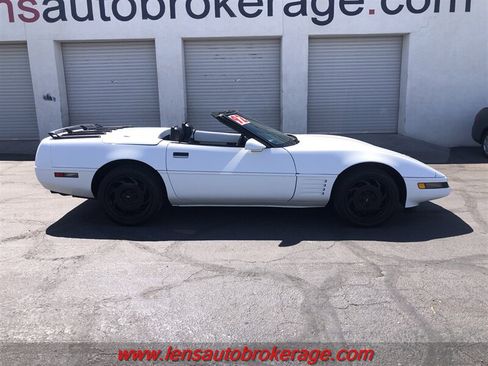 Used 1992 Chevrolet Corvette Convertible RWD image 2