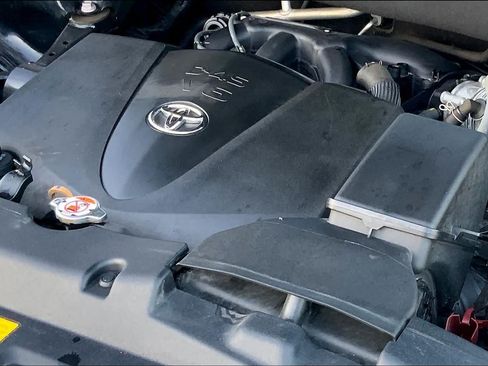 Used 2019 Toyota Highlander XLE AWD/4WD image 31