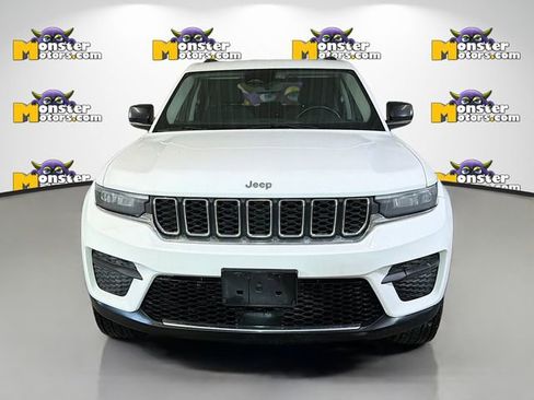 Used 2022 Jeep Grand Cherokee Laredo w/ Luxury Tech Group I image 2