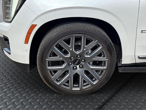 Used 2025 GMC Yukon XL Denali Ultimate w/ LPO, Floor Liner Package AWD/4WD image 10