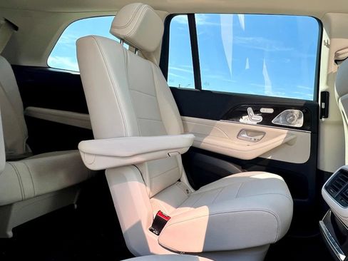 Used 2024 Mercedes-Benz GLS 450 4MATIC image 12
