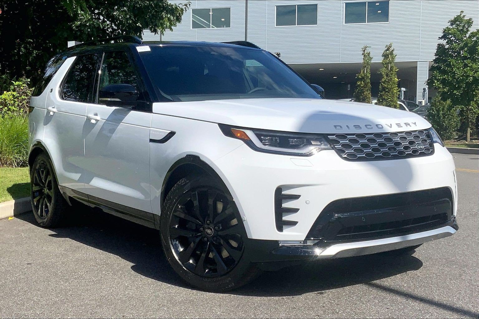 New 2026 Land Rover Discovery Limited Edition AWD/4WD image 2