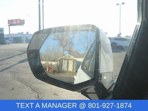 Used 2021 GMC Yukon AT4 image 16