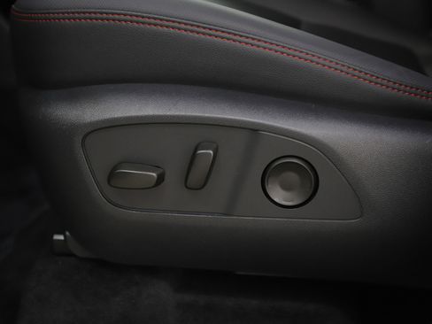 Used 2024 Chevrolet Traverse RS image 31