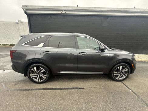 Used 2022 Kia Sorento SX Prestige w/ Panoramic Sunroof Package image 3
