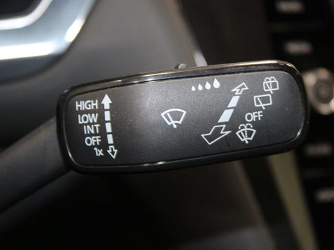 Used 2019 Volkswagen Tiguan SEL FWD image 34