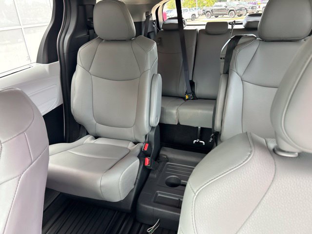 Used 2026 Toyota Sienna XLE FWD image 24