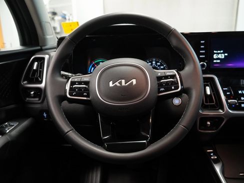 Used 2023 Kia Sorento EX image 18