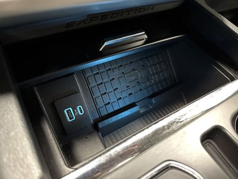 Used 2024 Ford Expedition Max XLT image 26