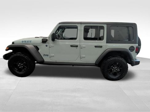 Used 2024 Jeep Wrangler Unlimited AWD/4WD image 2