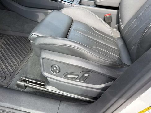Used 2025 Audi Q5 e Premium AWD/4WD image 22