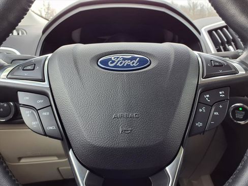 Used 2023 Ford Edge Titanium image 16