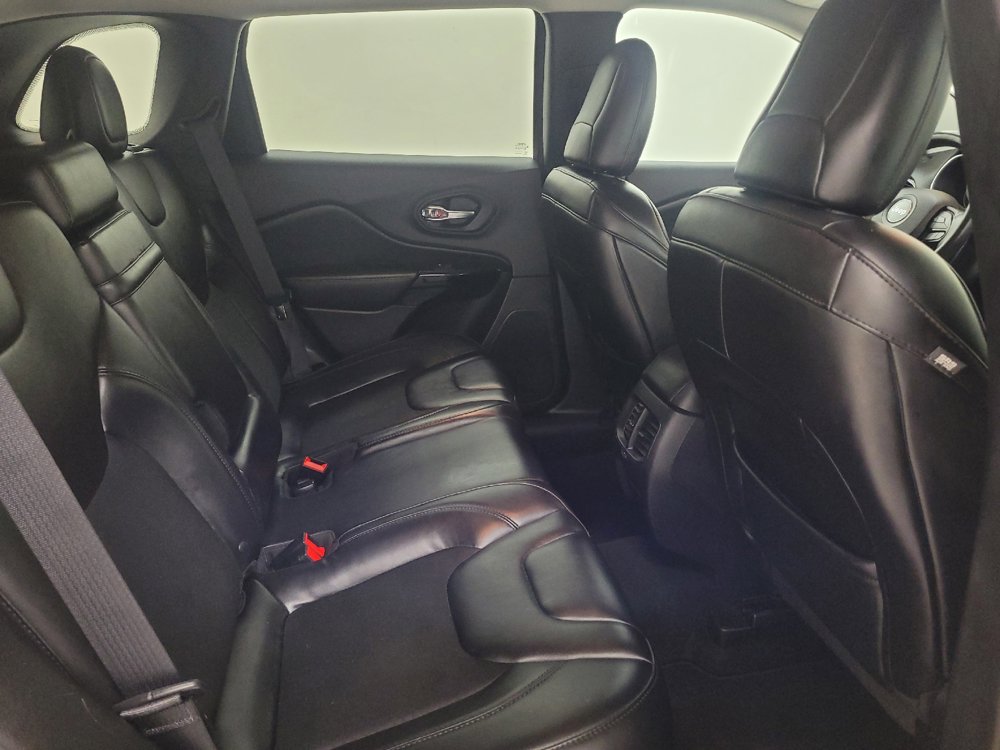 Used 2019 Jeep Cherokee Latitude Plus FWD image 19