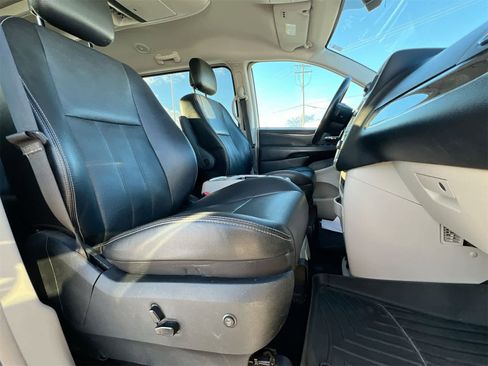Used 2012 Chrysler Town & Country Touring w/ Entertainment Group #1 image 21