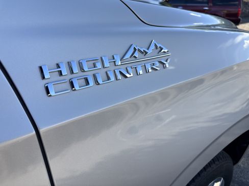 Used 2023 Chevrolet Suburban High Country AWD/4WD image 17