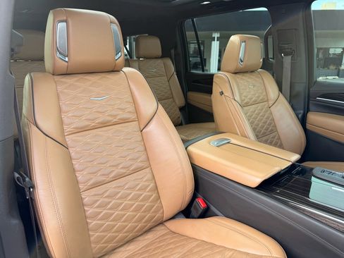 Certified 2023 Cadillac Escalade ESV Sport w/ Touring Package image 19