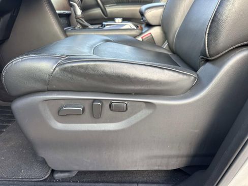 Used 2024 Nissan Armada SL image 18