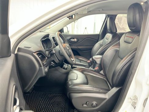 Used 2022 Jeep Cherokee Trailhawk image 18