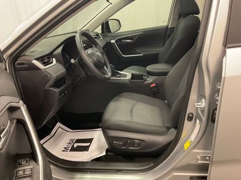 Used 2025 Toyota RAV4 XLE w/ Convenience Package image 13