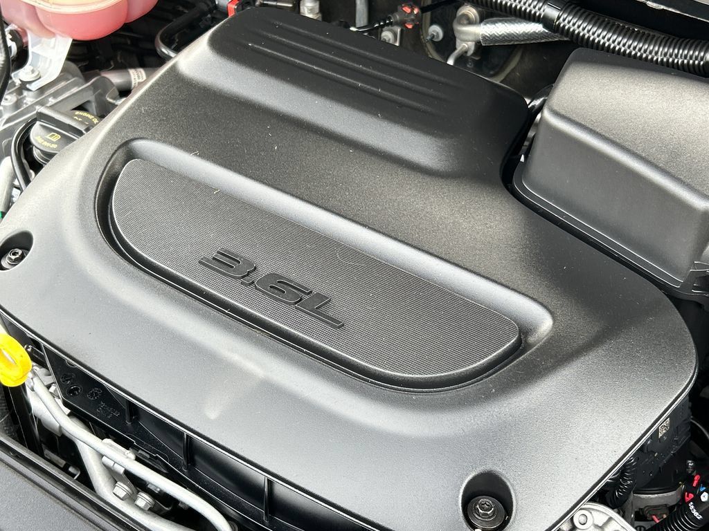 Used 2024 Chrysler Pacifica Touring-L FWD image 30