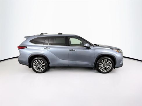 Used 2022 Toyota Highlander Platinum AWD/4WD image 11