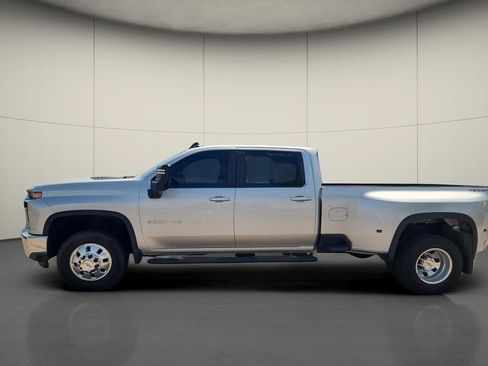 Used 2022 Chevrolet Silverado 3500 LT w/ Convenience Package AWD/4WD image 4