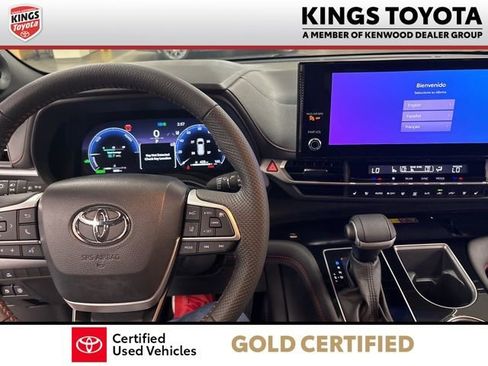 Used 2025 Toyota Sienna XSE w/ XSE Premium Package image 24