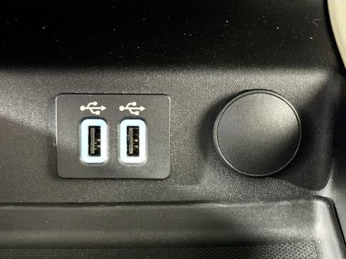 Used 2019 Ford Fusion SE image 18