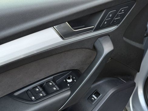 Used 2018 Audi SQ5 Premium Plus w/ Navigation Package image 12