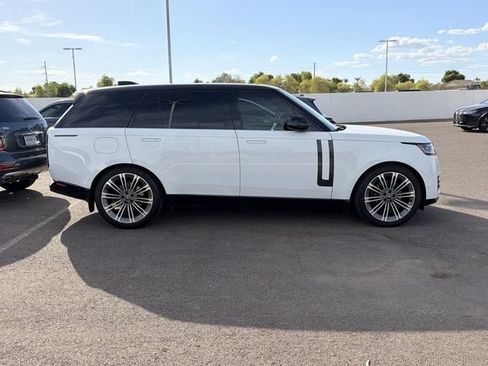 Used 2024 Land Rover Range Rover Long Wheelbase SE AWD/4WD image 4