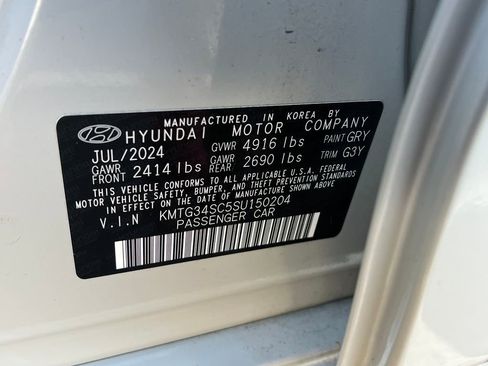 Used 2025 Genesis G70 2.5T w/ Sport Prestige Package image 28