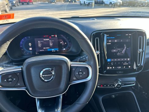 Used 2023 Volvo XC40 B5 Plus w/ Driver Assist Package image 20