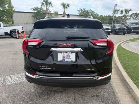 Used 2023 GMC Terrain SLT AWD/4WD image 5