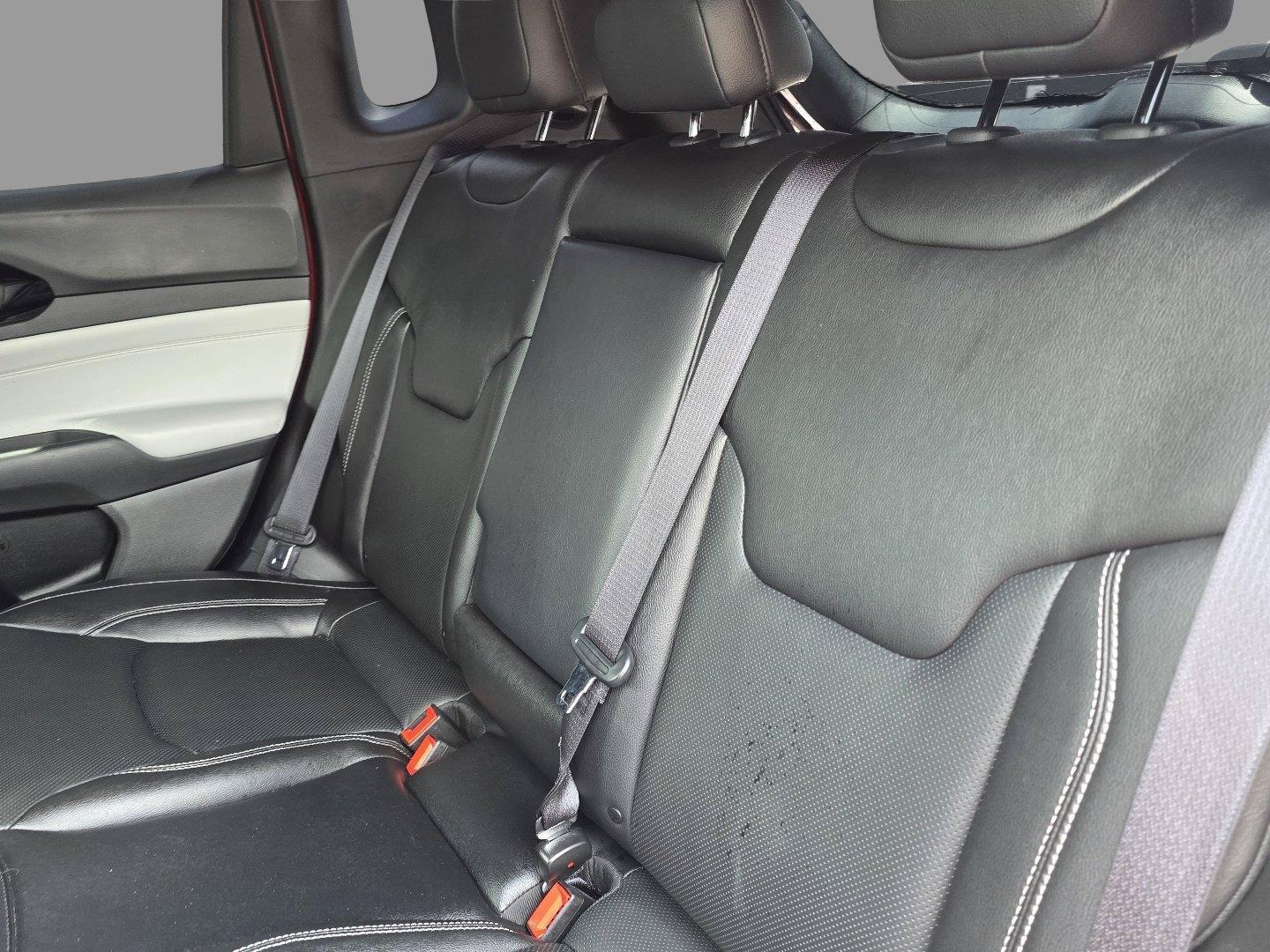 Used 2025 Jeep Grand Cherokee Altitude AWD/4WD image 26