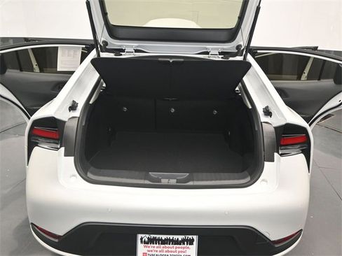 Used 2025 Toyota Prius LE image 12