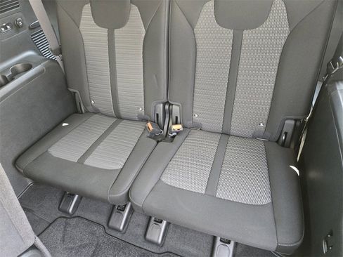 New 2025 Kia Sorento LX image 22