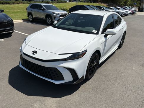 Used 2026 Toyota Camry SE FWD image 5