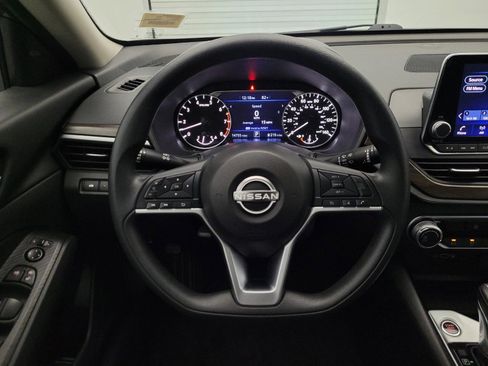 Used 2024 Nissan Altima 2.5 SV FWD image 22