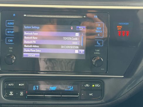 Used 2018 Toyota Corolla LE FWD image 17