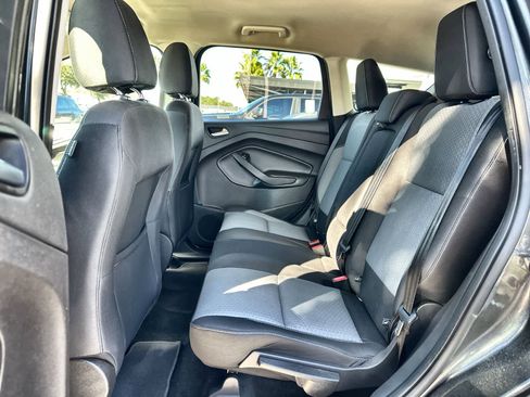 Used 2017 Ford Escape SE image 13