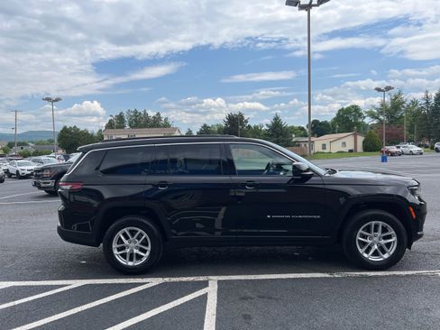 Used 2024 Jeep Grand Cherokee L Laredo AWD/4WD image 4