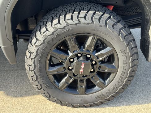 Used 2025 GMC Sierra 2500 AT4 w/ AT4 Premium Plus Package AWD/4WD image 9