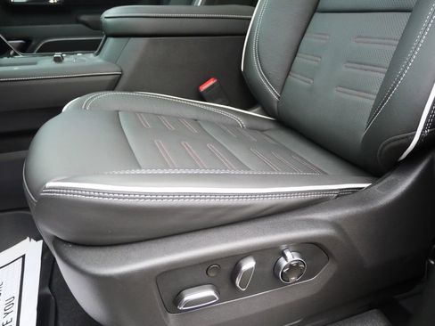 Used 2026 GMC Sierra 2500 AT4X image 12