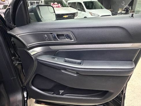 Used 2018 Ford Explorer XLT FWD image 28
