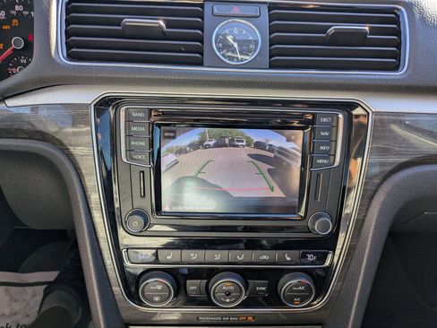 Used 2017 Volkswagen Passat 1.8T SE image 17