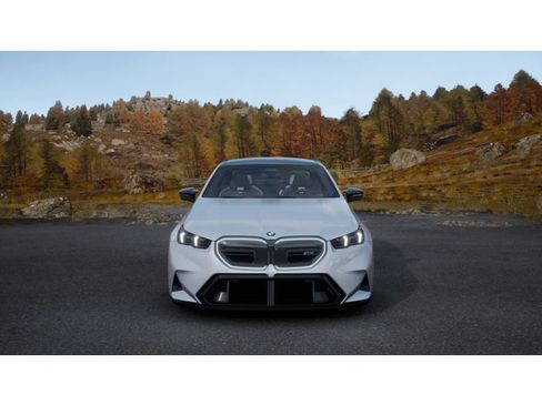 New 2026 BMW M5 image 3
