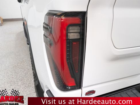 Used 2024 GMC Sierra 2500 AT4 w/ AT4 Premium Plus Package image 9