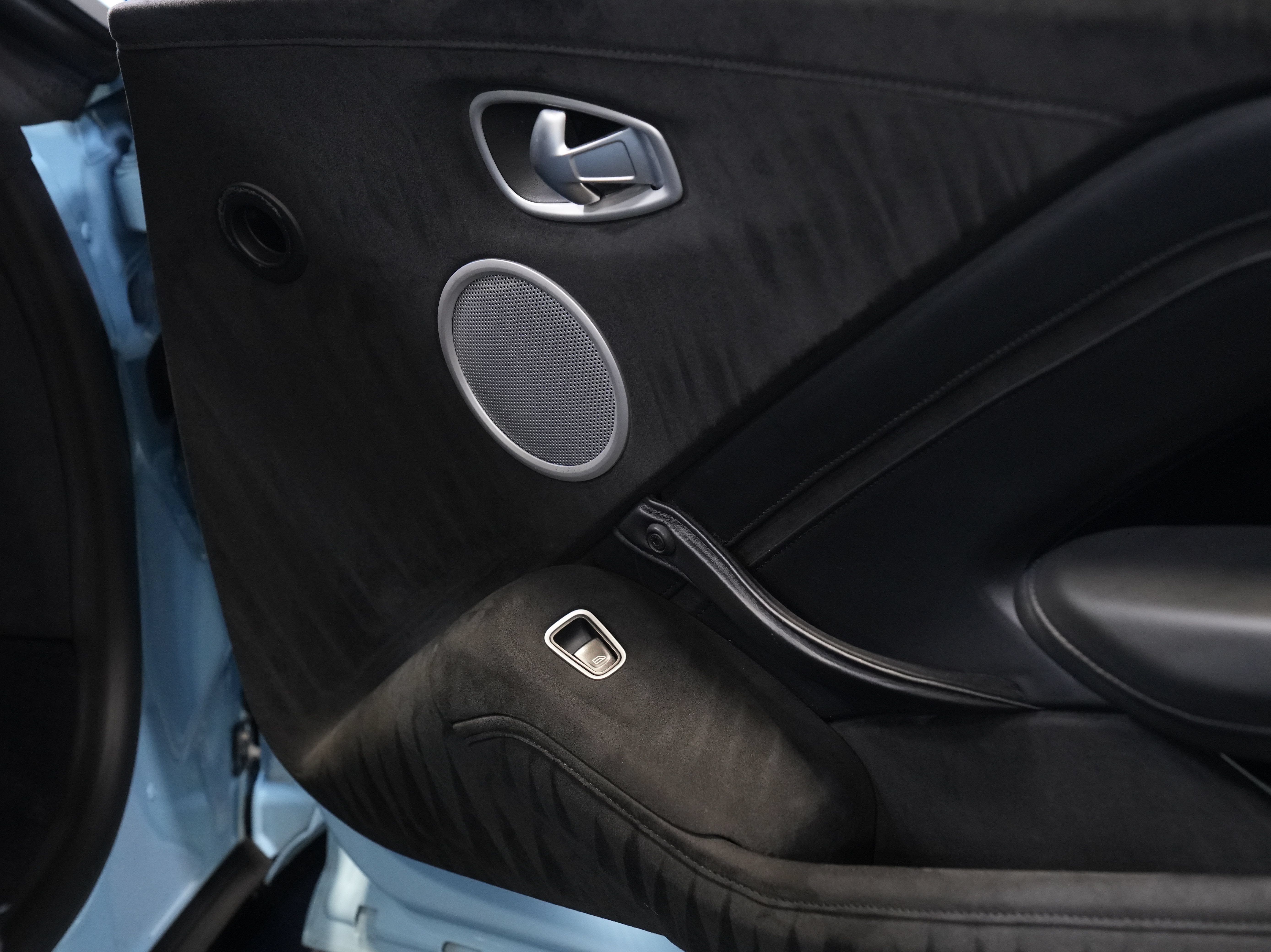 Used 2020 Aston Martin V8 Vantage Coupe RWD image 24