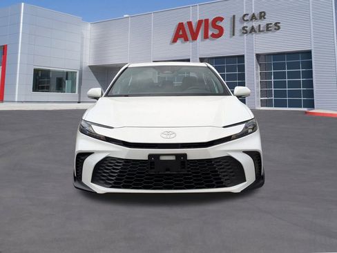 Used 2025 Toyota Camry SE image 10